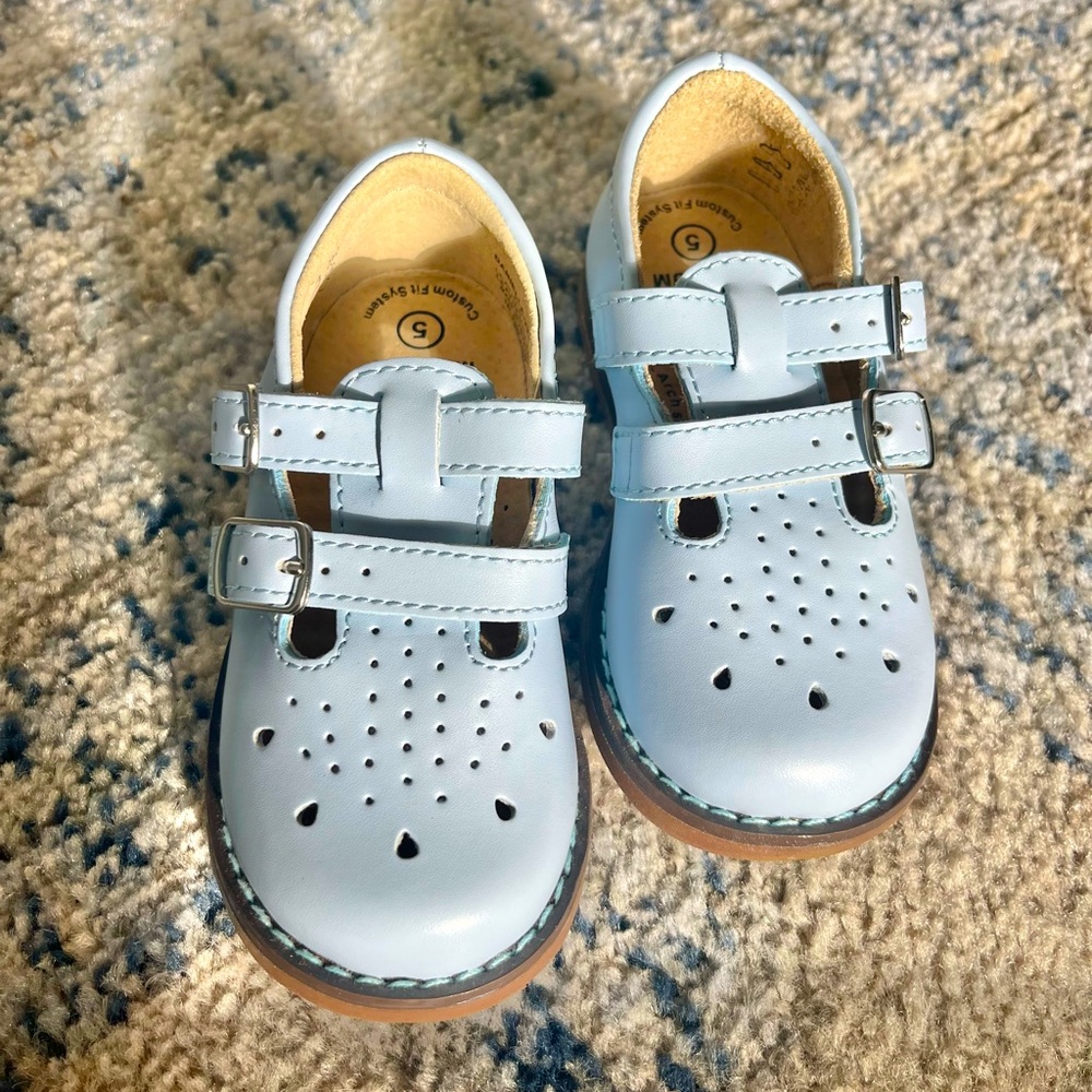 Footages like new Mary janes
